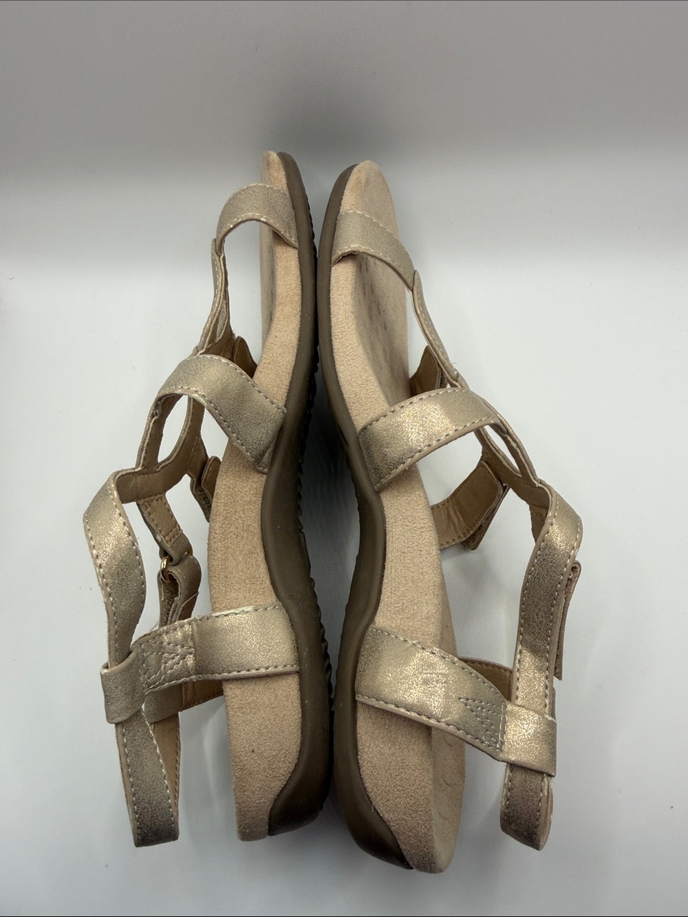 Vionic Rest Jodie model, Metallic Gold Strappy Sandals - Picture 4 of 8